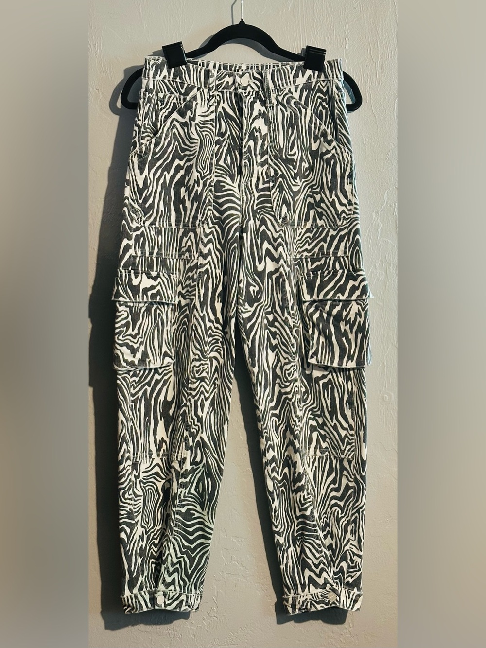MOTHER The Curbside Cargo Jeans Hoofin It Zebra-Print, Size 28